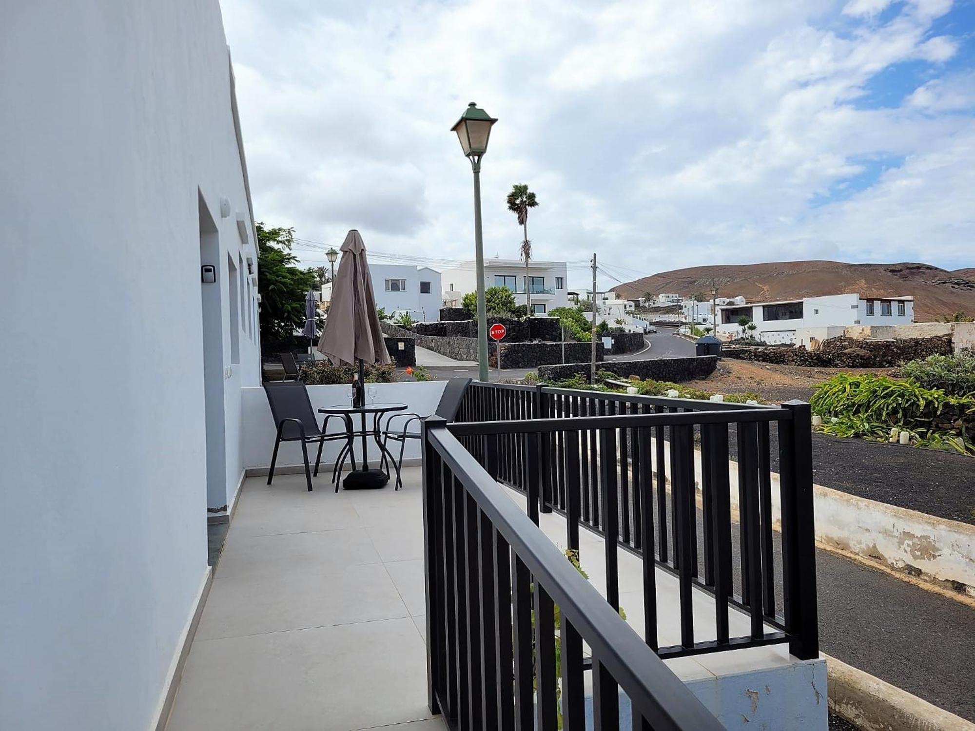 Apartamentos Falcon Tinajo Exterior photo
